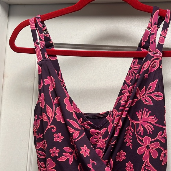 Reduced!! NWT Lands End plus sized one piece skirted swimsuit - Picture 8 of 13